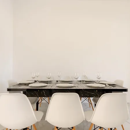홈스테이 F8-1 Spacious 슬리에마