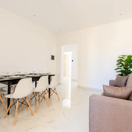 Homestay F8-1 Spacious