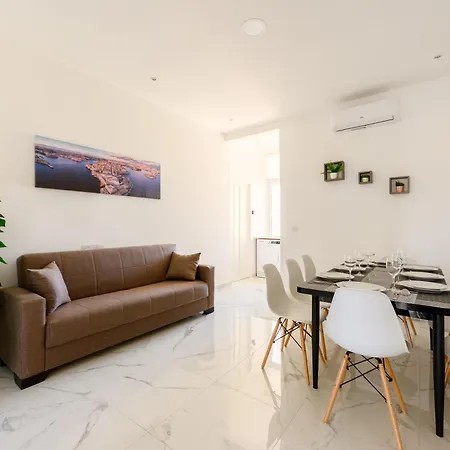 F8-1 Spacious * Sliema