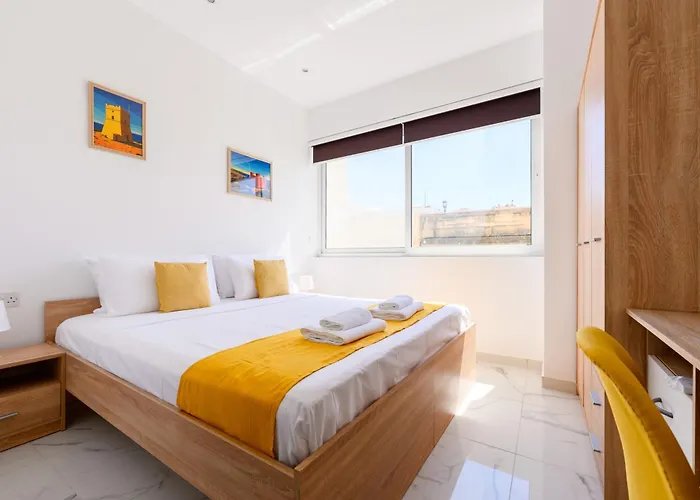 F8-1 Spacious Alloggio in famiglia Sliema