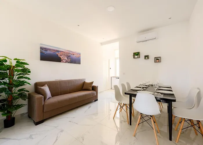 F8-1 Spacious * Sliema