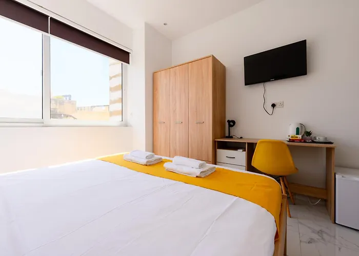 F8-1 Spacious * Sliema