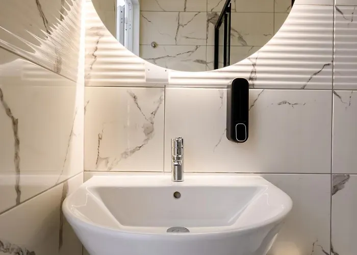 F8-1 Spacious Alloggio in famiglia